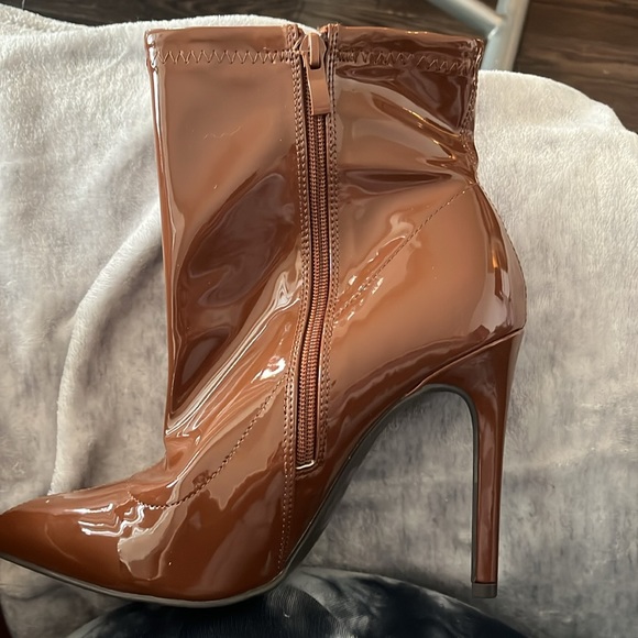 Torrid 8.5 WW brown zipper heel boot. Never worn - Picture 3 of 3